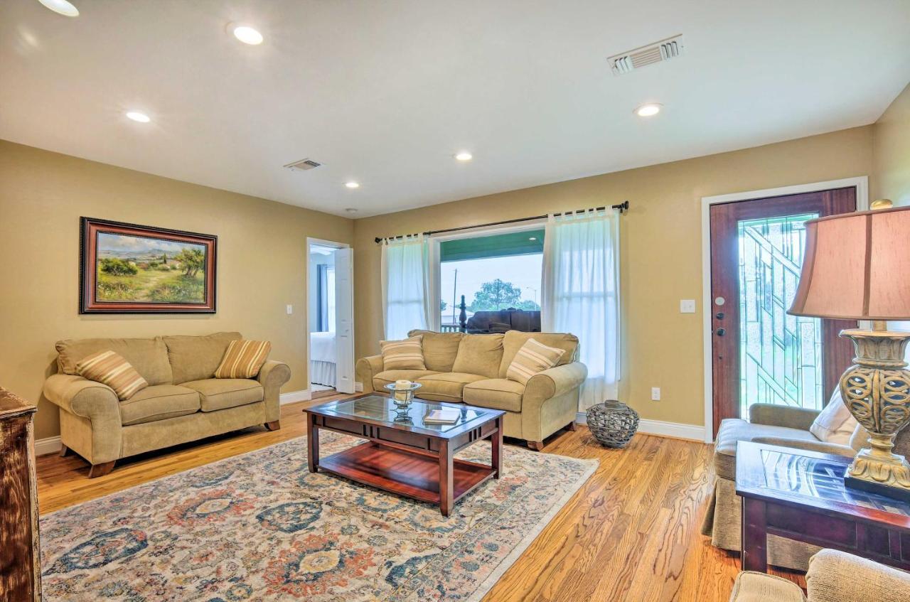 The Gathering Place Brenham Home On 6 Acres Eksteriør billede