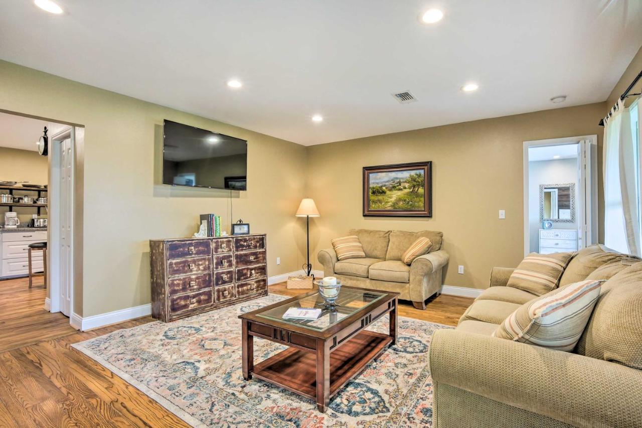 The Gathering Place Brenham Home On 6 Acres Eksteriør billede