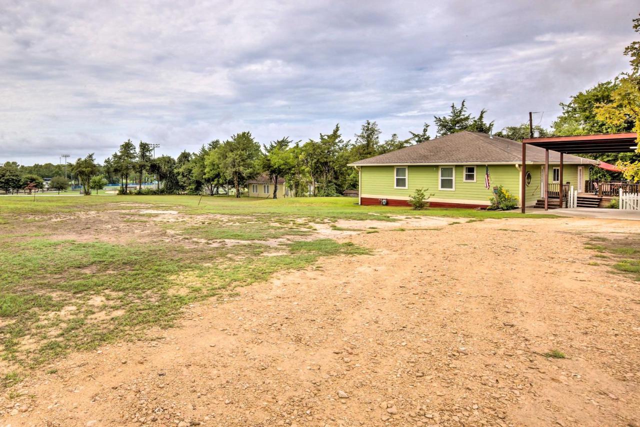 The Gathering Place Brenham Home On 6 Acres Eksteriør billede