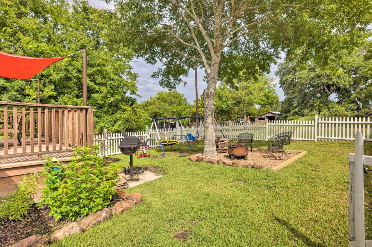 The Gathering Place Brenham Home On 6 Acres Eksteriør billede