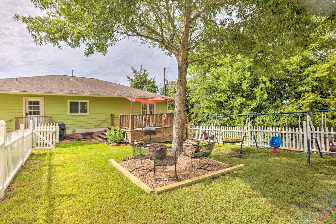 The Gathering Place Brenham Home On 6 Acres Eksteriør billede